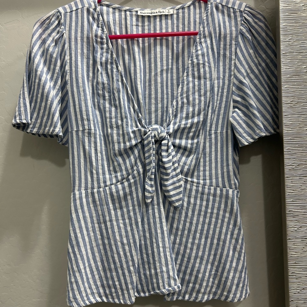 Abercrombie & Fitch Gray and White Tie Front Blouse